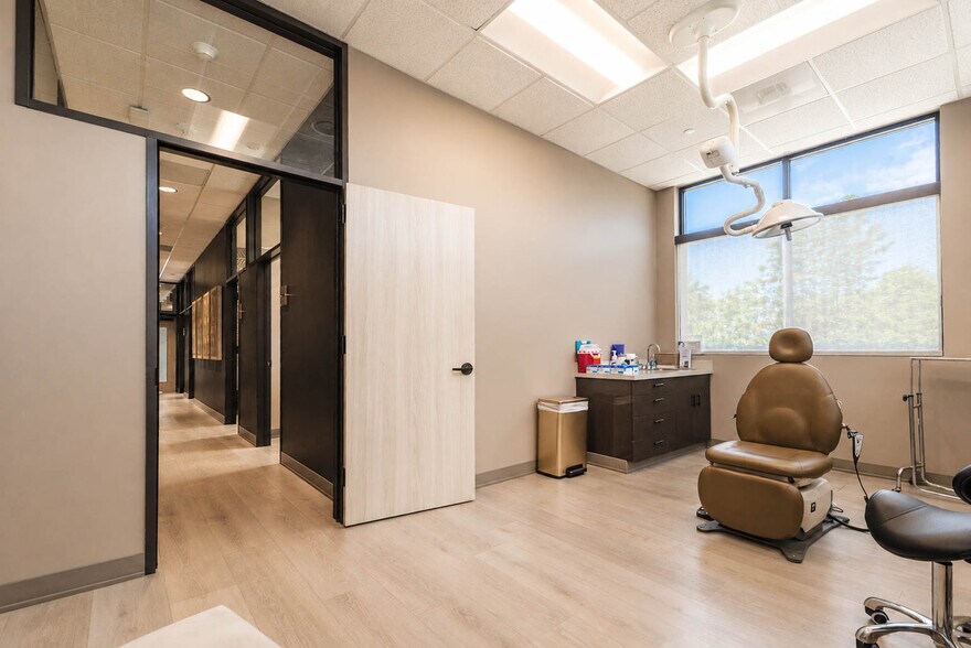 More Photos Of 1435 Highway 6, Sugar Land Healthcare For Sale