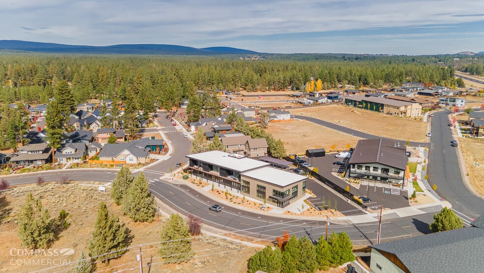 More Photos Of 100 Lundgren Mill Dr, Sisters Office For Sale