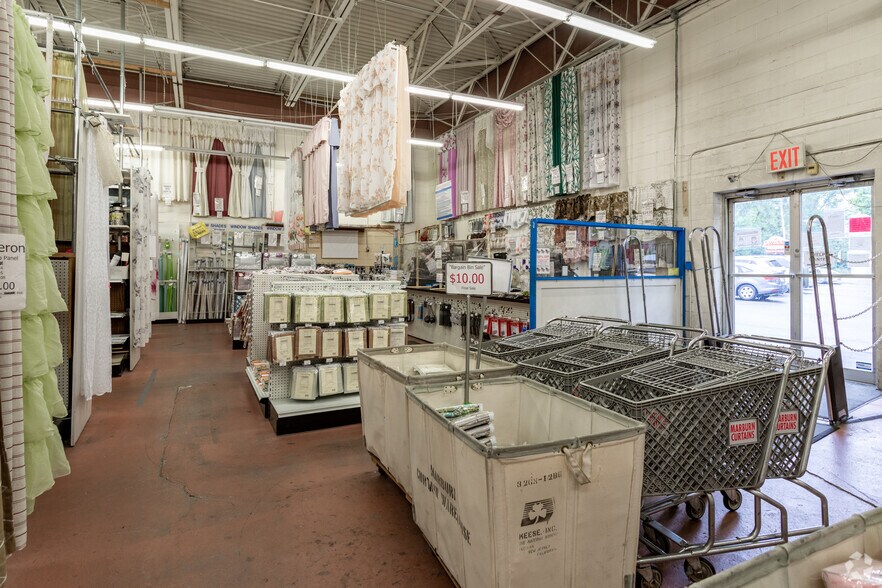 More Photos Of 199 Kedron Ave, Folsom Freestanding For Lease