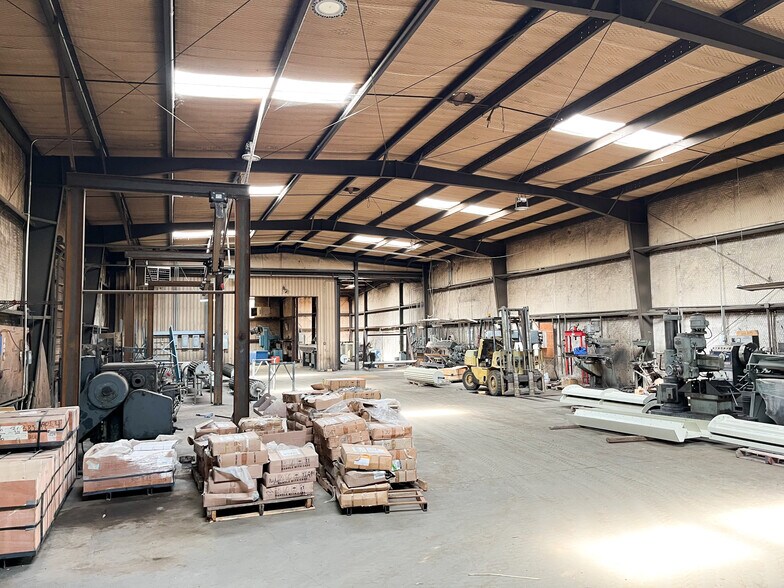 More Photos Of 3509 Globe Ave, Lubbock Warehouse For Lease