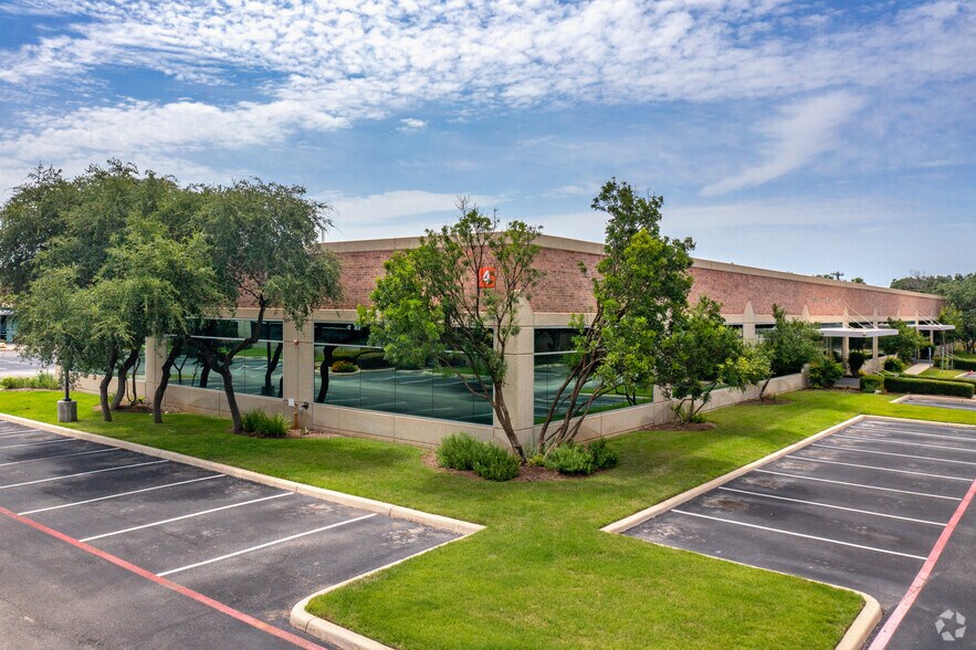 More Photos Of 17319 San Pedro Ave, San Antonio Unknown For Lease