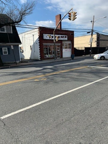 Primary Photo Of 590 Merrick Rd, Lynbrook Auto Repair For Sale