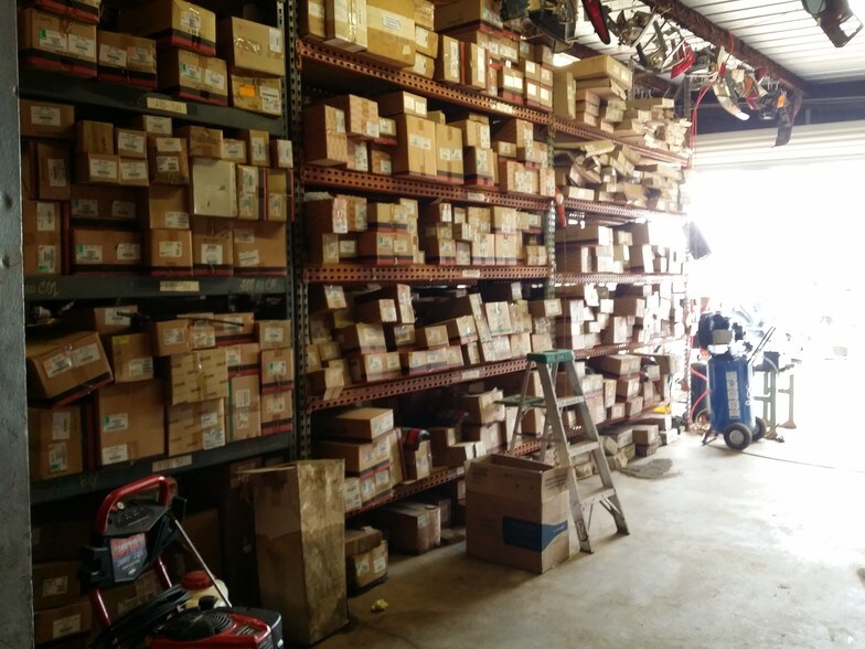 More Photos Of 606 N Loop 336 E, Conroe Auto Repair For Sale