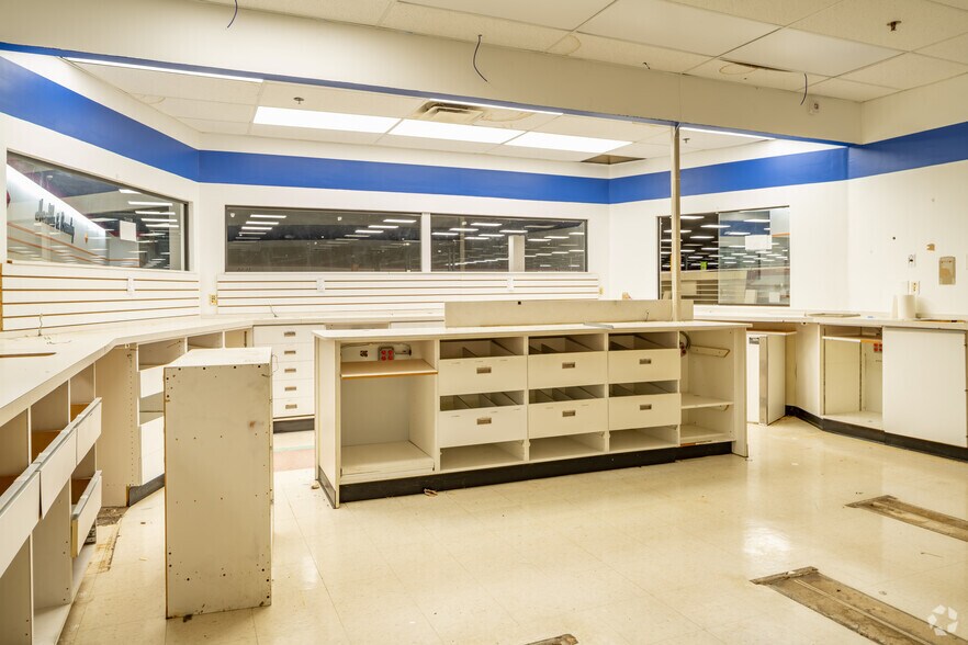 More Photos Of 4813-4945 Clio Rd, Flint Unknown For Lease