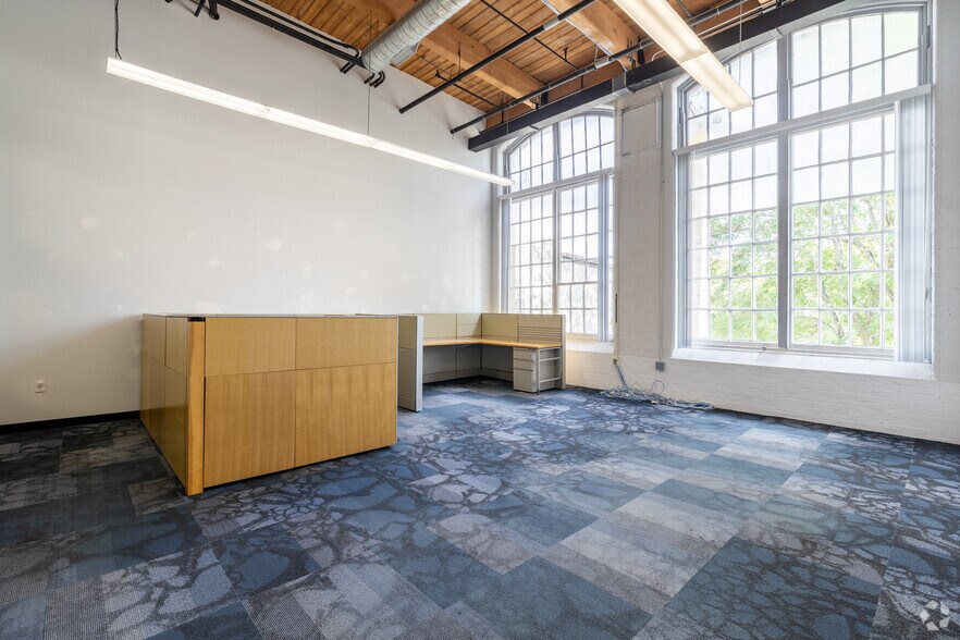 More Photos Of 10 Cordage Park, Plymouth Unknown For Lease