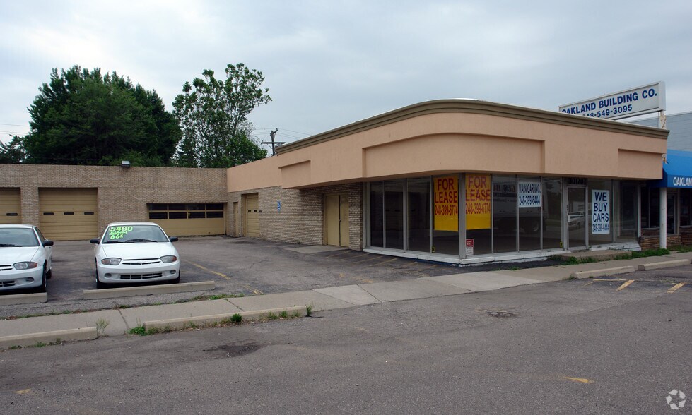 More Photos Of 30178 Woodward Ave, Royal Oak Auto Dealership For Lease