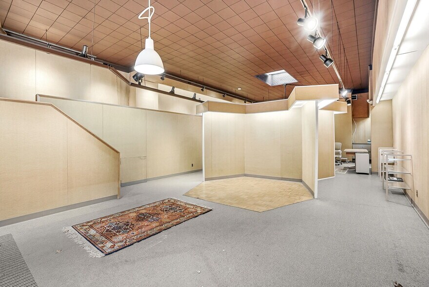 More Photos Of 1157 Pleasantville Rd, Briarcliff Manor Storefront For Sale
