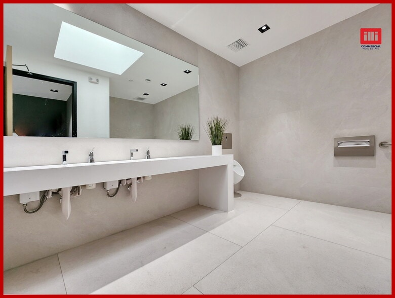 More Photos Of 5121 Van Nuys Blvd, Sherman Oaks Office Residential For Lease