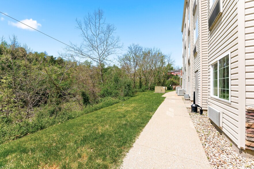 More Photos Of 15 Lawless Rd, Morgantown Hotel For Sale