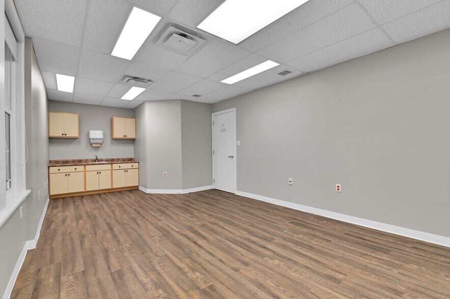 More Photos Of 117 First St E, Cornwall Apartments For Lease