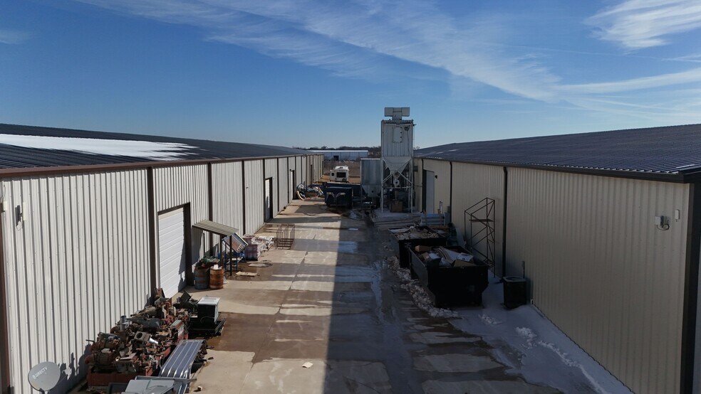 More Photos Of 12699 S Interstate 35, Valley View Warehouse For Sale