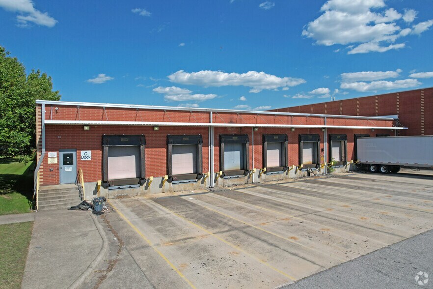 More Photos Of 572 S New St, Eden Distribution For Lease