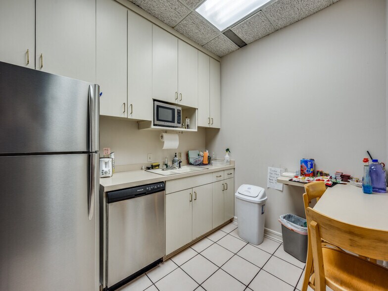 More Photos Of 1595 N Central Expy, Richardson Office Residential For Sale