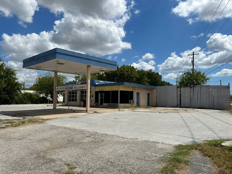 More Photos Of 1200 E Mulberry St, Angleton Auto Repair For Sale
