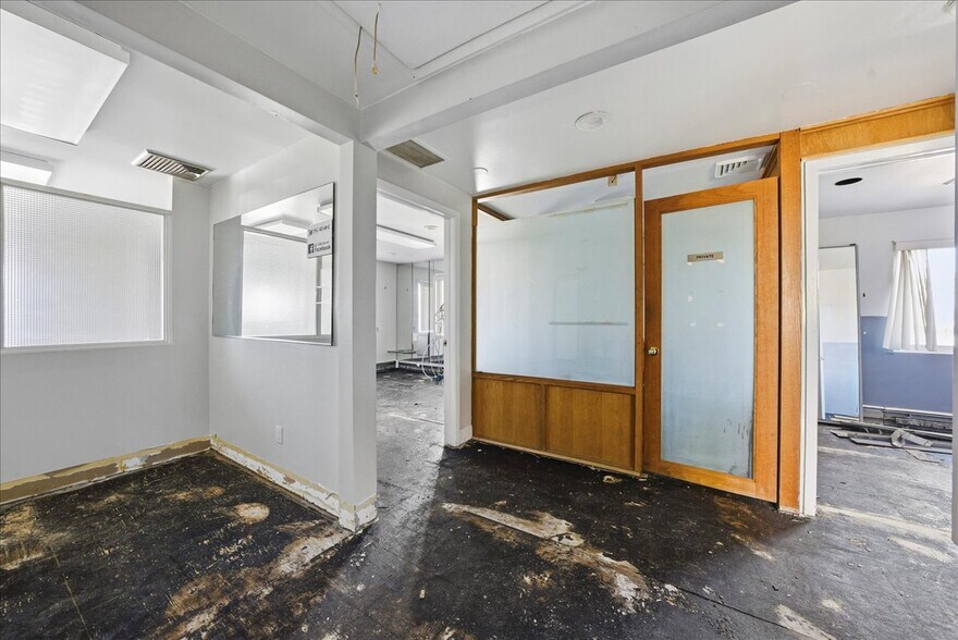 More Photos Of 2132 Central Park Ave, Yonkers Freestanding For Sale