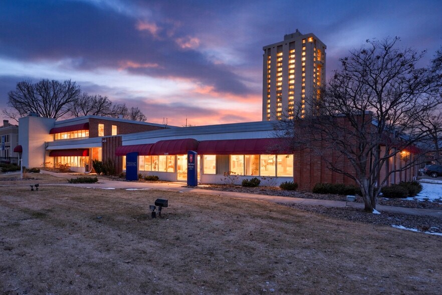 More Photos Of 2500 Park Ave, Minneapolis Office For Sale
