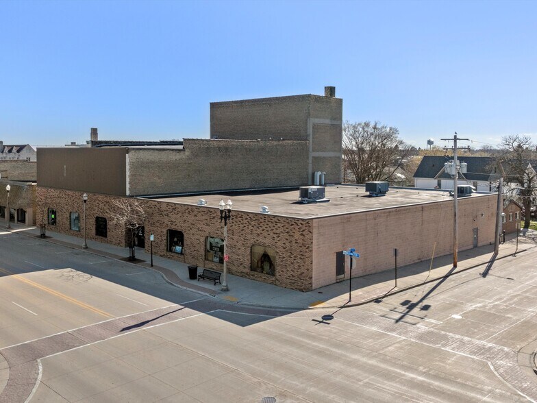 More Photos Of 1816 Washington St, Two Rivers General Retail For Sale