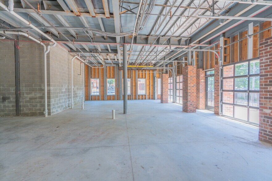 More Photos Of 4 Mill St, Bristol Restaurant For Lease