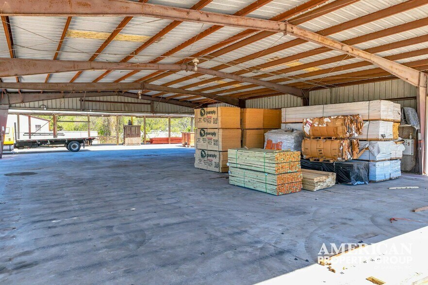 More Photos Of 5611 15th St E, Bradenton Freestanding For Lease