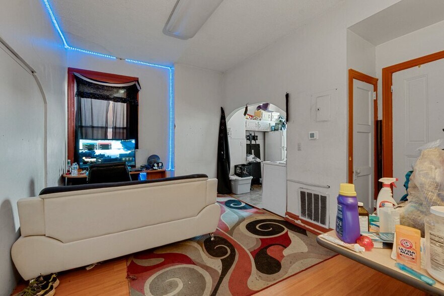 More Photos Of 2112 N Charles St, Baltimore Office For Sale