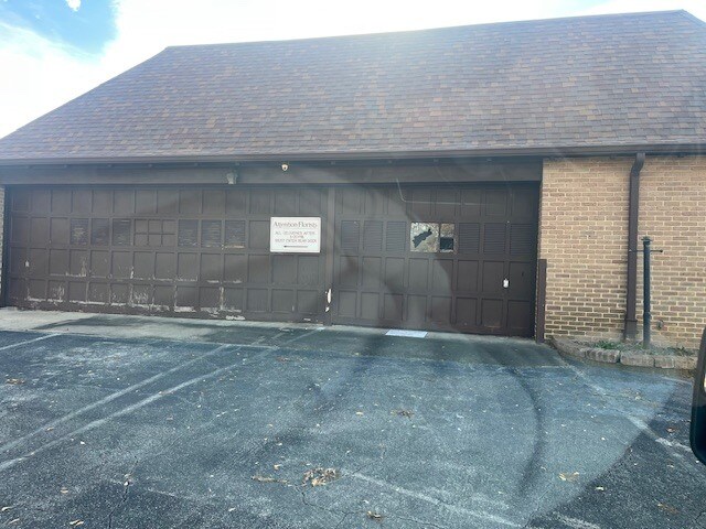 More Photos Of 9012 Parkway E, Birmingham Funeral Home For Sale