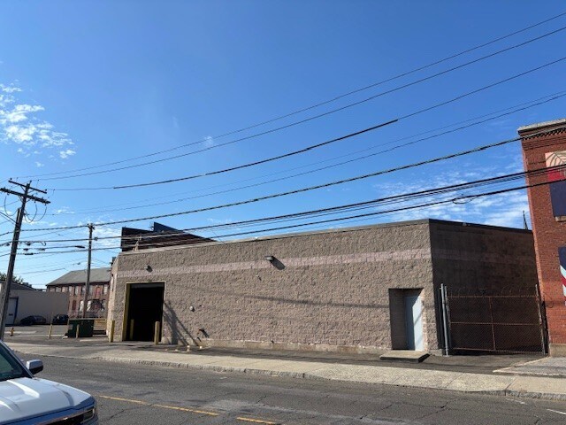 More Photos Of 855 Housatonic Ave, Bridgeport Warehouse For Lease