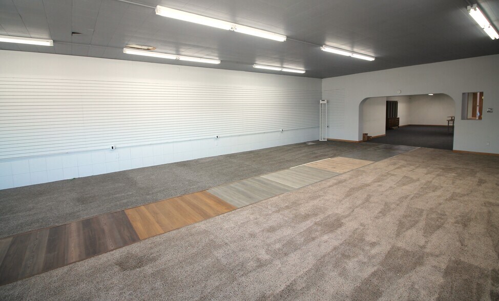 More Photos Of 805 W Main St, Sterling Auto Repair For Sale