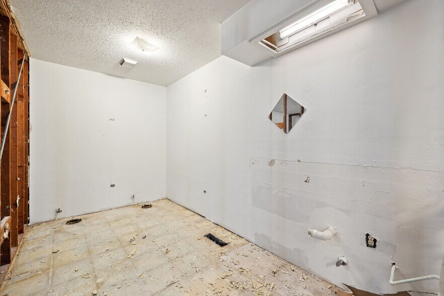 More Photos Of 115 N 8th St, Yukon Religious Facility For Sale