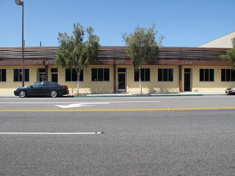 More Photos Of 6725-6739 San Fernando Rd, Glendale Warehouse For Lease