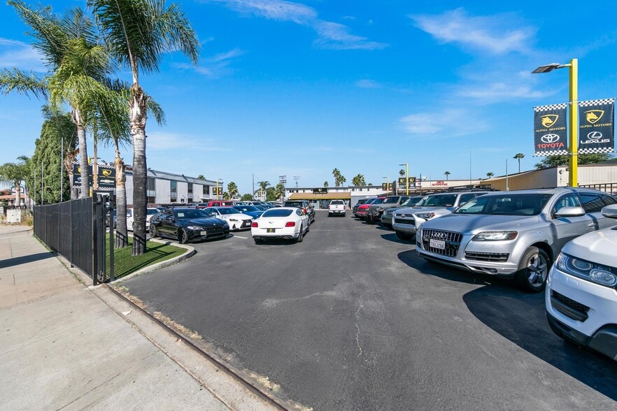 More Photos Of 7480 El Cajon Blvd, La Mesa Auto Dealership For Sale