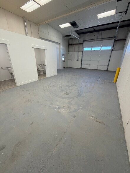 More Photos Of 150 E 400 N, Salem Manufacturing For Lease