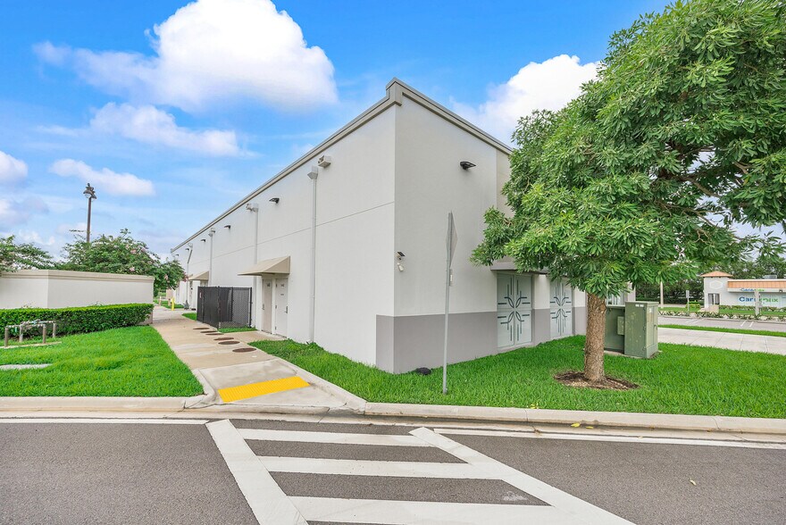 More Photos Of 1400-1420 NE 8th St, Homestead Storefront For Lease