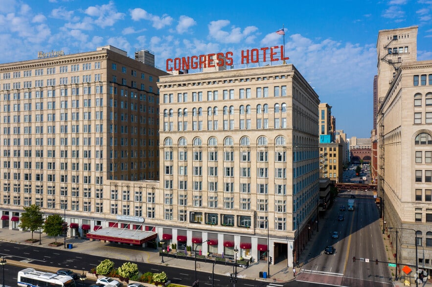 More Photos Of 520 S Michigan Ave, Chicago Hotel For Lease