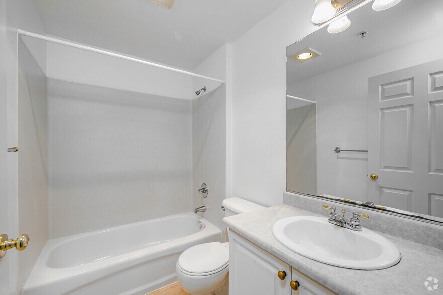 More Photos Of 4719 15th Ave NE, Seattle Apartments For Sale