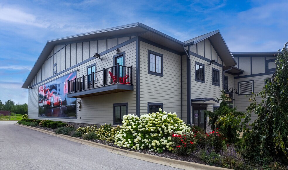 More Photos Of 2108-2260 Ferry Rd, Naperville Showroom For Sale