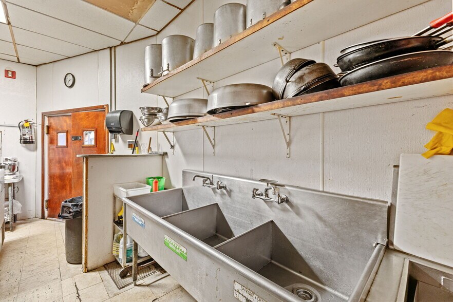 More Photos Of 1615-1623 Acushnet Ave, New Bedford Restaurant For Sale