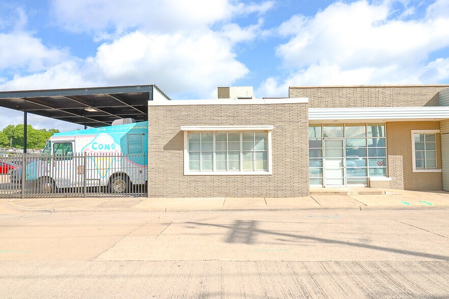 More Photos Of 6211 Owens St, Dallas Restaurant For Lease