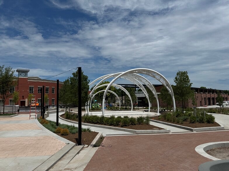 More Photos Of 127 SE 3rd St, Lees Summit Freestanding For Lease