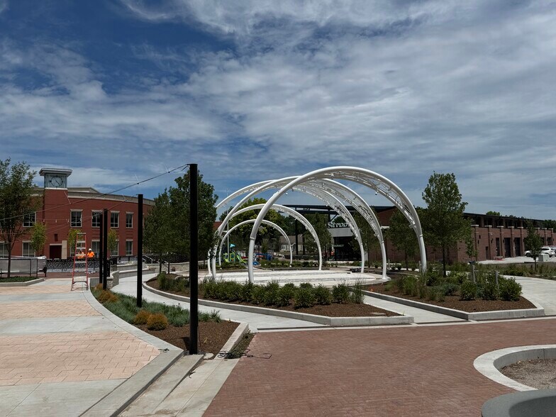 More Photos Of 127 SE 3rd St, Lees Summit Freestanding For Lease