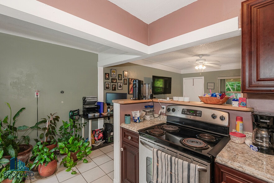More Photos Of 255 SW 15th St, Dania Beach Apartments For Sale