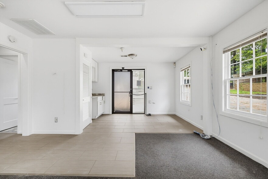 More Photos Of 2291 South Cobb Dr, Smyrna Office For Sale