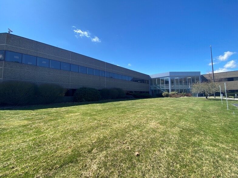 More Photos Of 397 Williams St, Marlborough Research And Development For Lease