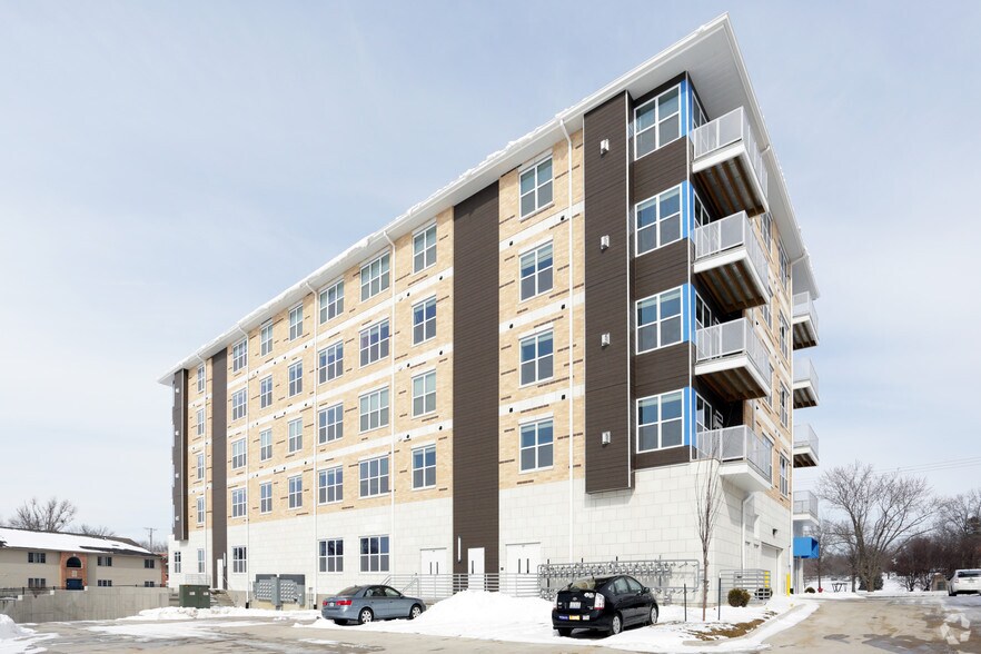 More Photos Of 1708 5th St, Coralville Apartments For Lease