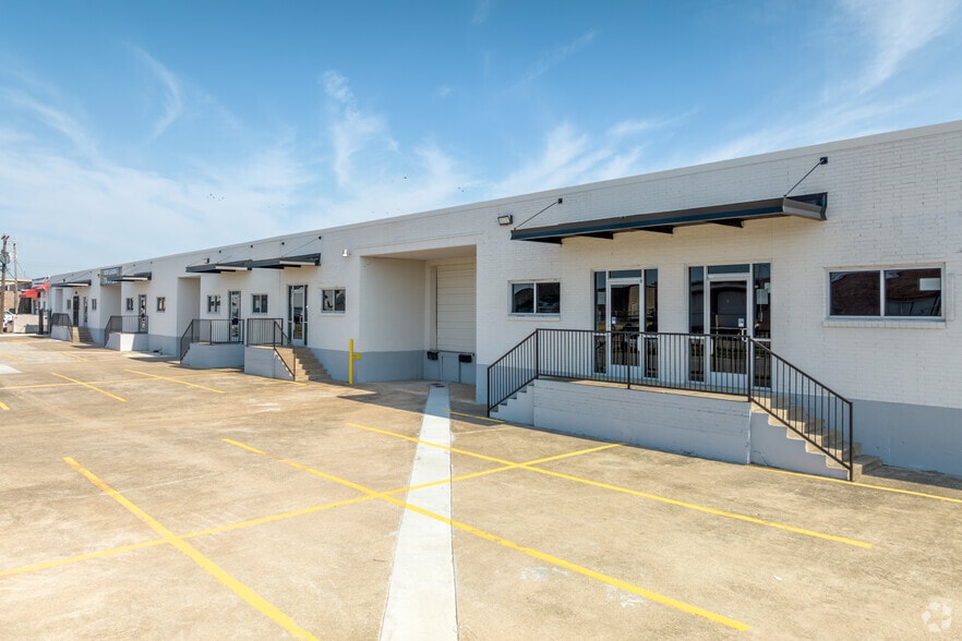 More Photos Of 2903 Ladybird Ln, Dallas Distribution For Lease