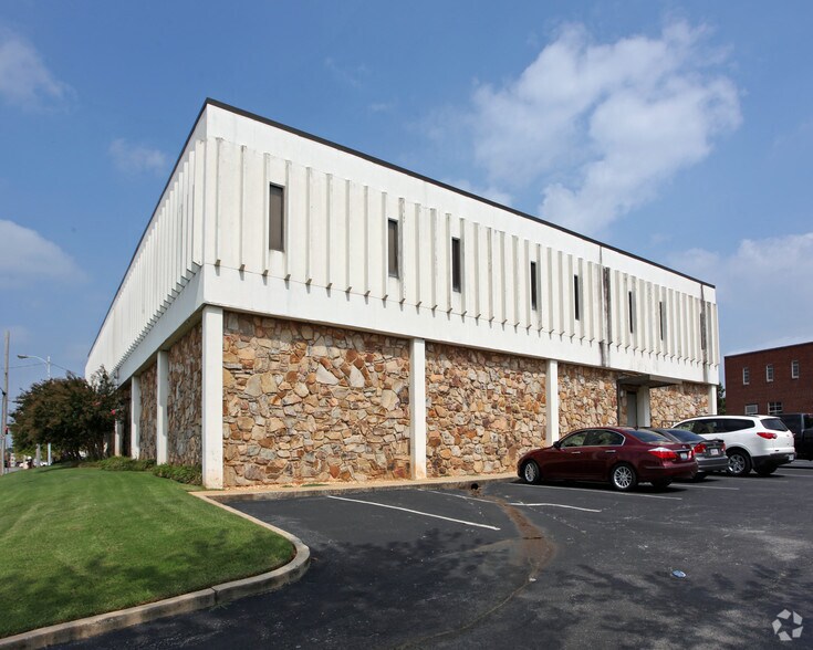 More Photos Of 201 Gordon Dr SE, Decatur Office For Lease