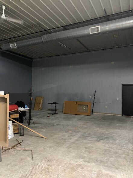 More Photos Of 320 Packerland Dr, Green Bay Manufacturing For Lease