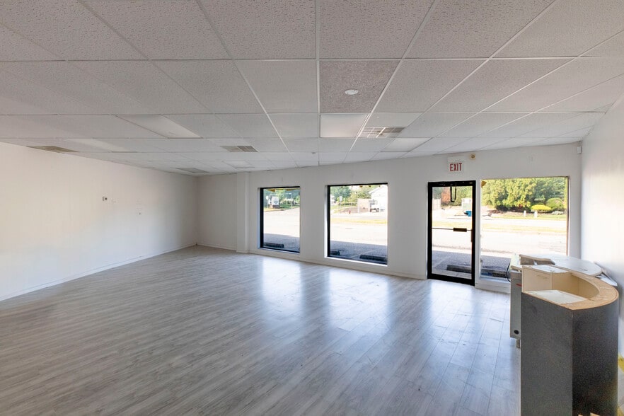 More Photos Of 21 S Main St, Barnegat Storefront For Lease