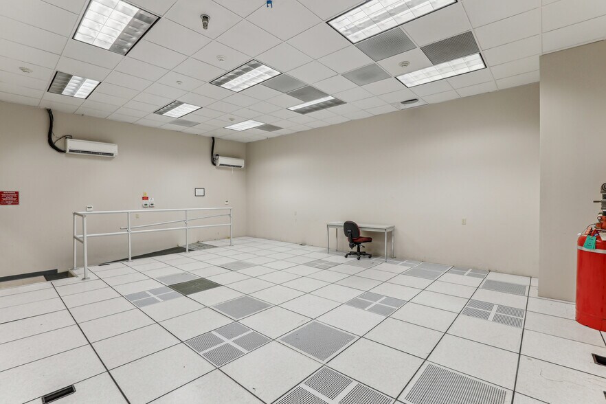 More Photos Of 60 Overbrook Dr, Monroe Flex For Sale