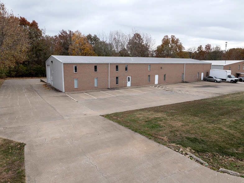 More Photos Of 2414 W Schneidman Dr, Quincy Industrial For Lease