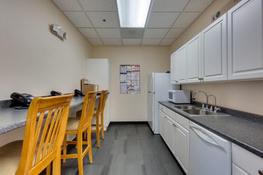 More Photos Of 3223 E Warm Springs Rd, Las Vegas Office For Lease